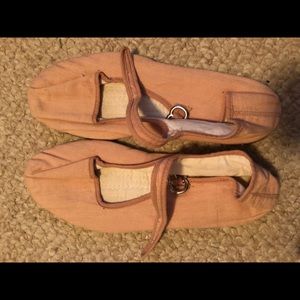 Adorable flats! Solid light peach